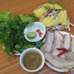 Bánh tráng cuốn thịt heo ở Hà Nội: ăn quán nào?