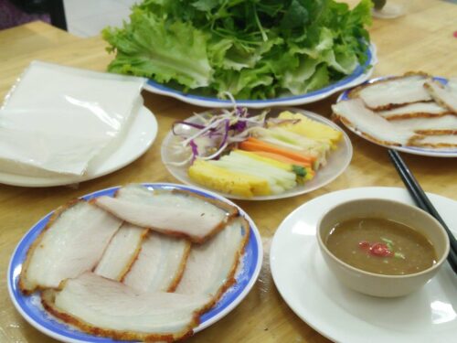 banh-trang-cuon-thit-heo-hoang-beo-cham-mam-nem