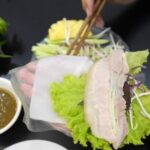Cách ăn bánh tráng cuốn thịt heo