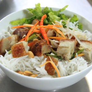 Bún mắm thịt quay